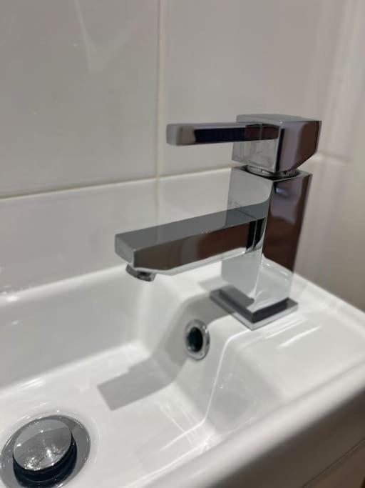 Hu1 Stylish Cozy Central Apartment Wifi H3 Kingston upon Hull Dış mekan fotoğraf